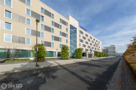 Additional services include an airport shuttle to both terminals and free internet access. Park Inn by Radisson Frankfurt Airport Hotel - Google ...