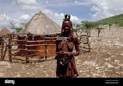Himba Frau In Einem Dorf Wildnisgebiet Damaraland Namibia