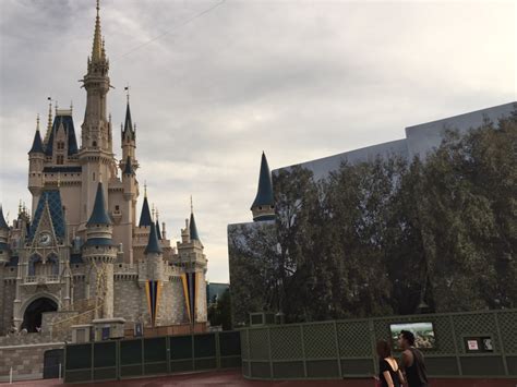 Walt Disney World Cinderella Castle Hub 1 Wdw Daily News