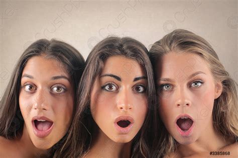 Drie Verraste Vrouwen Stockfoto 3385868 Crushpixel
