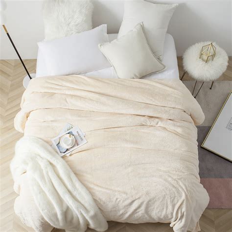 Me Sooo Comfy Bedding Blanket Ecru