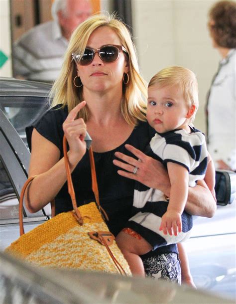 Tennessee Toth Photos Reese Witherspoon S Baby Is Too Cute For Words Huffpost