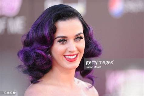 Singer Katy Perry Arrives At The Premiere Of Katy Perry Part Of Me