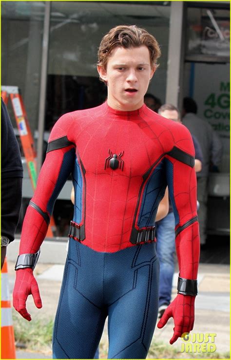 Tom Holland Looks Buff While Filming Spider Man In Nyc Photo 3772610 Spiderman Photos