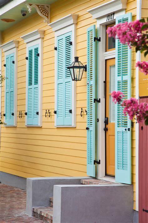 What Color Shutters Go With A Yellow House 10 Attractive Choices