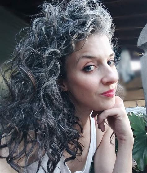 Pin By Emilia On Hairstyles Grey Curly Hair Long Gray Hair Transition To Gray Hair