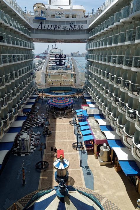 Bars And Lounges Allure Of The Seas Kreuzfahrtschiff Bilder