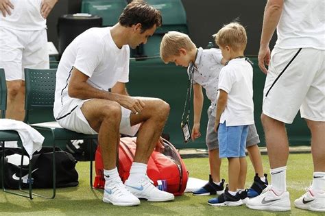 Random Thoughts Of A Lurker Roger Federer Enjoying Family Time On Court With Sons Leo And Lenny