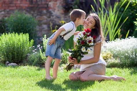 Flowers with same day delivery, we guarantee the florist arranged flowers will be delivered today! Perfect Flowers for Mother's Day | Vine Vera Reviews