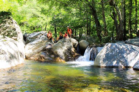 הנכס epicerie, boulangerie et café, au village, tous commerces à 5 minutes et 30 minutes, à largentière et aubenas, baignades à labaume, joyeuse, balazuc, accrobranche à jaujac. La Volane : rivière sauvage en Ardèche - Les endroits secrets