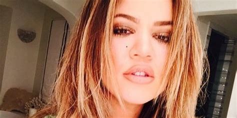 The star is renowned for mixing it up when it comes to her hair looks, dipping between long curly brunette locks to short, chic blonde bobs. Khloe Kardashian Is A Blonde Again | HuffPost