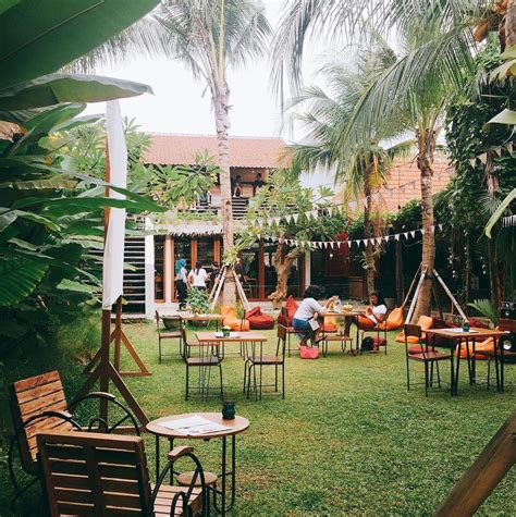 Menikmati Bali dari Kafe-kafe Hits di Seminyak