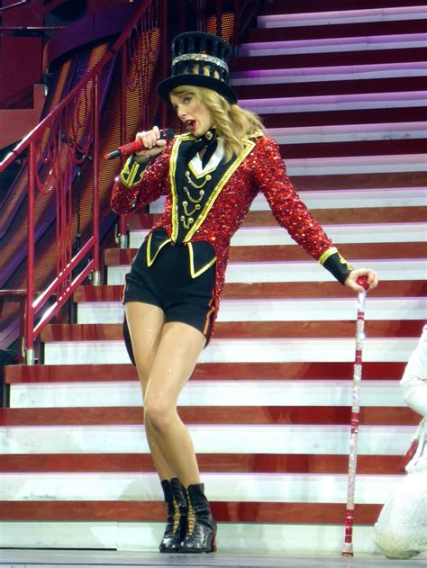 Taylor Swift Performs At Her Red Tour In O2 Arena In London Hawtcelebs