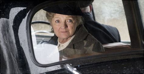 Julia Mckenzie Is The New Detective In The Drawing Room The New York
