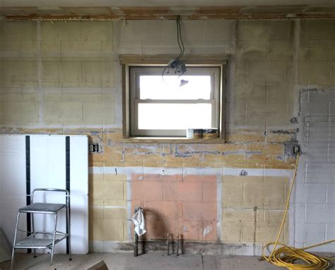 Spray foam insulation kits are a great choice because they can insulate all sorts of spaces from wall cavities to floors and ceilings. Basement Insulation Chicago, Illinois | InSoFast