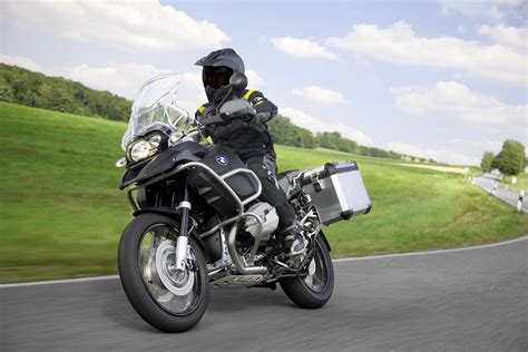 With its powerful, robust and dynamic design, one look will tell you all you need to know about its character. 2010 BMW R1200GS Adventure