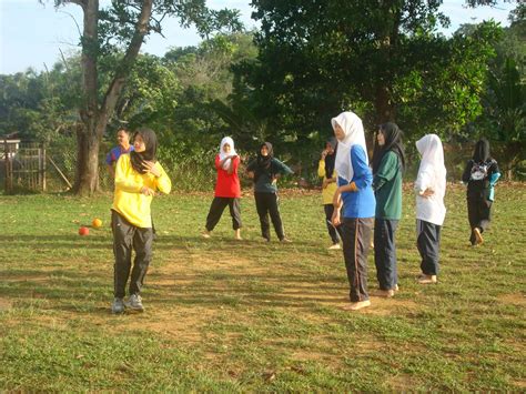 Xnk wat club bola baling k untk ledang ???? AKTIVITI SUKAN DAN PERMAINAN: LATIHAN BOLA BALING