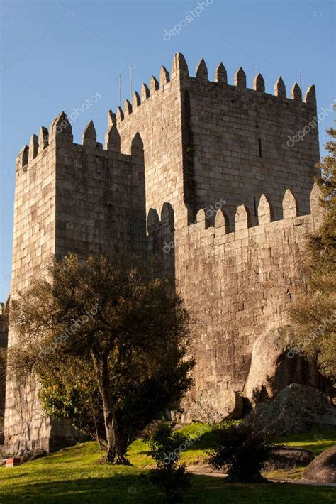 Castillo De Guimaraes Del Siglo X Castelo De Guimaraes En Guimaraes