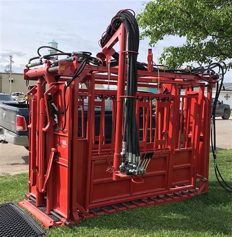 Titan Cattle Care Hydraulic Chutes Stationary And Portable For Cattle