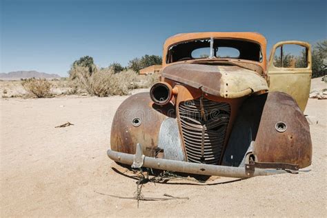 Viejos Autos Oxidados Abandonados En Solitaire Namibia Foto De Archivo Imagen De Envejecido