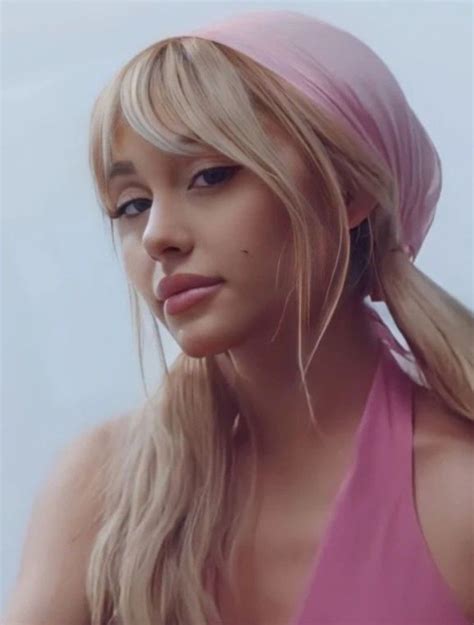 𝐀𝐫𝐢𝐚𝐧𝐚 𝐆𝐫𝐚𝐧𝐝𝐞 𝐌𝐨𝐝 𝐩𝐞𝐫𝐟𝐮𝐦𝐞𝐬 🤍💗 in 2023 ariana grande blonde hair ariana grande photoshoot