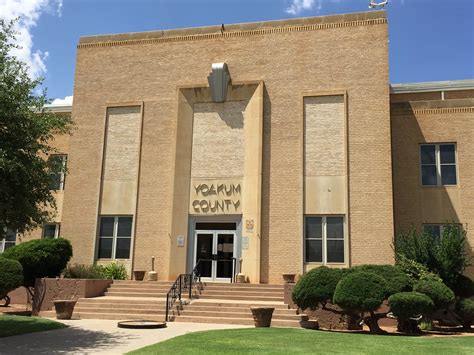 The Yoakum County Courthouse Plains Texas The Yoakum Co Flickr