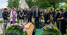 Bilder: Romys bewegende Beerdigung - Sturm der Liebe - ARD | Das Erste
