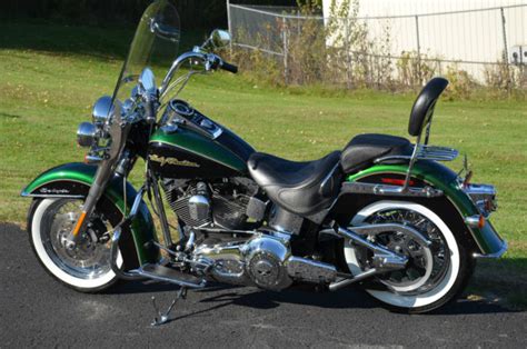 The heritage softail classic is titled to recall the past. 2006 2-Tone Harley Davidson Heritage Softail Deluxe FLSTNI ...