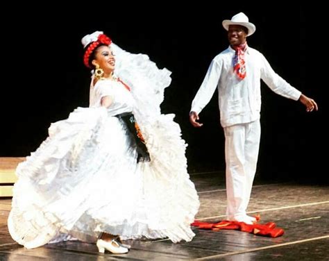 Beautiful La Bamba Veracruz Folklorico Dancers Danza Folclorica Danza Folklorica Imagenes De