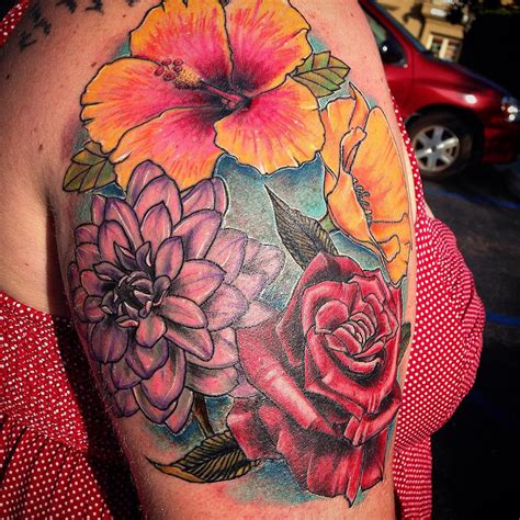 The strong scent and taste of hot pepper is unappealing to these. 75+ Best Hibiscus Flower Tattoo Meaning & Designs - Art of ...