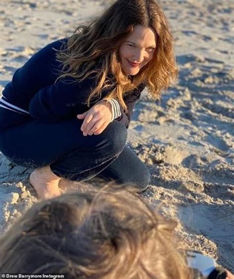 Drew Barrymores Daughter Olive 7 Photographs Her On Hamptons Beach