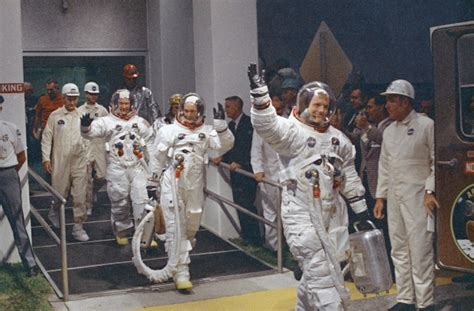 photos on this day july 20 1969 the first moon landing