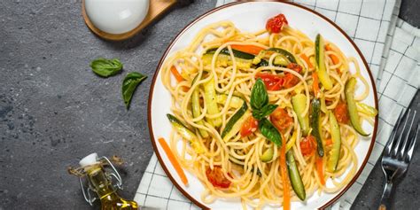 Receta Espaguetis Con Calabac N Y Zanahorias Sencilla Cocina Rico