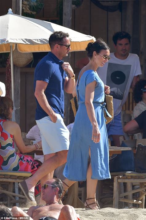 Christine Lampard Enjoys An Alfresco Lunch On The Beach With Husband Frank In St Tropez Daily