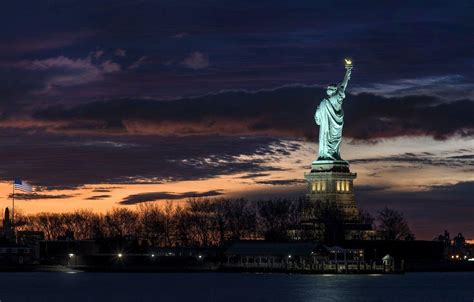 Statue Of Liberty At Night Wallpapers Top Free Statue Of Liberty At