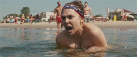 Nackte Elizabeth Olsen In Beach Babes