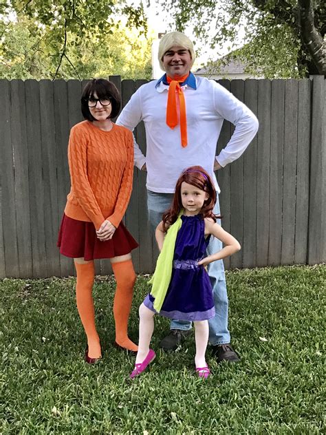 Velma do scooby doo scooby doo costumes cool costumes costume ideas thelma scooby doo spooky costumes daphne blake scooby doo fancy dress costumes for halloween. DIY Halloween costumes for family couple mom dad daughter Scooby Doo Fred Velma … | Halloween ...