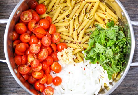 One Pot Pasta With Tomatoes And Basil Tabs And Tidbits