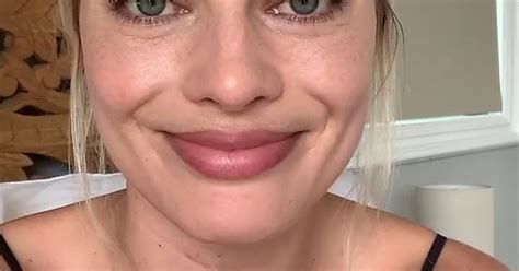 Margot Robbie Must Be Doing Fantastic Blowjobs With Those Lips Imgur