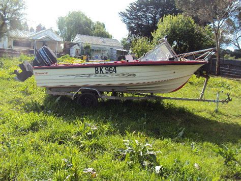 For Sale 14ft Fiberglass Fishing Boat