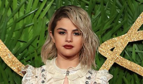 Selena Gomez Puts Instagram On Private After Posting Cryptic Message