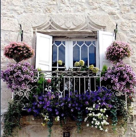 32 Beautiful Ideas Cascading Flowers For Window Boxes 26 Balcony