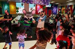 The Inside Scoop On Chuck E Cheese Tales From Behind The Counter