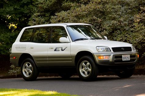 The Toyota RAV4 EV Was a Breakthrough Electric Crossover, 20 Years ...