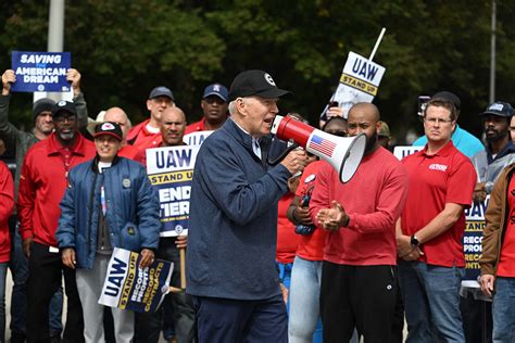 Biden Visits Uaw Picket Line Tells Union To Stick With It The Iola