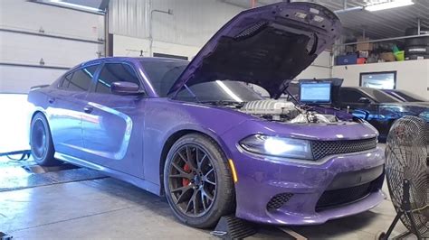 Turbocharged Hellcat Charger Makes 1422 Rear Wheel Horsepower