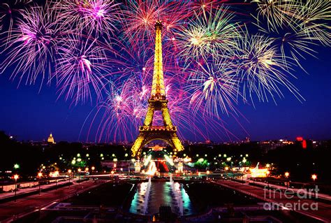 Watch Fireworks Above The Eiffel Tower Eiffel Tower At Night Eiffel
