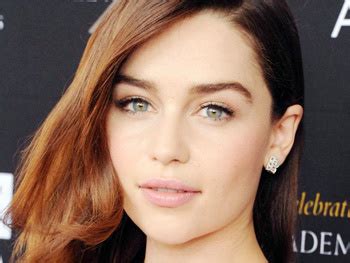 Khalessi emilia clarke game of thrones age, height, weight, body, boyfriend, husband and marriage, brother, net worth, body measurements and weight loss. Emilia Clarke Biography | Theatre.com