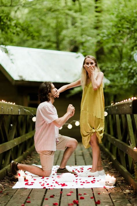 Capture The Surprise 25 Romantic Proposal Photos That Show Authentic