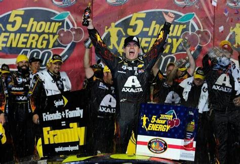 How good does jeff gordon's car look here? 1st win of 2014 at Kansas & #1 in pts | Jeff gordon ...